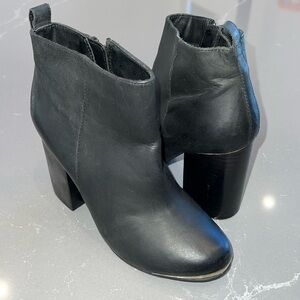 Never worn, Steve Madden Kabella Leather Block Heel Ankle Boots Black US 5.5